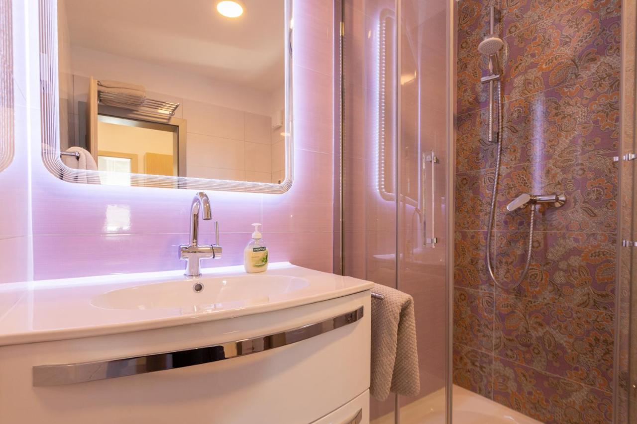 Apartments Krusec พูลา ภายนอก รูปภาพ
